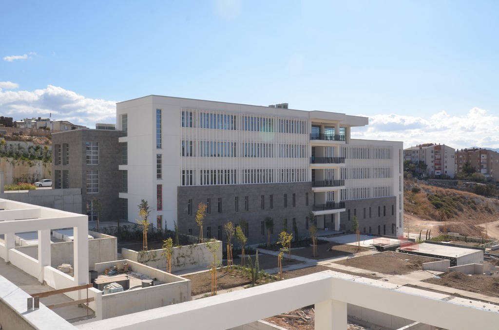 T.C. Tınaztepe Üniversitesi Fakülte Binası
